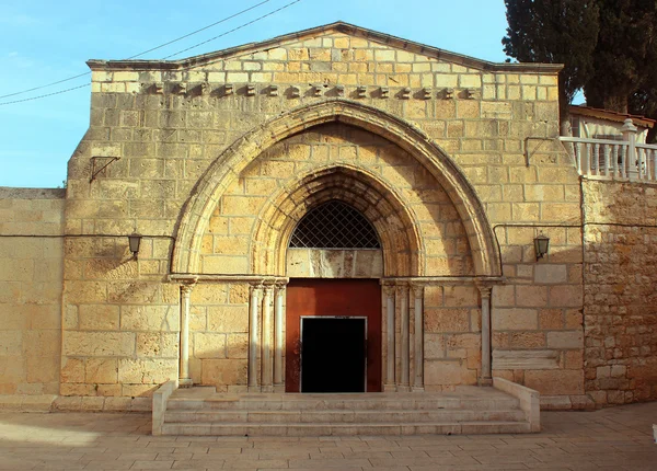 Вход в храм Гроба Господня Святой Марии в Иерусалиме — стоковое фото