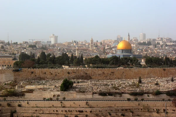 Ciudad vieja de Jerusalén, Israel. Vista desde el Monte de los Olivos . — Foto de Stock