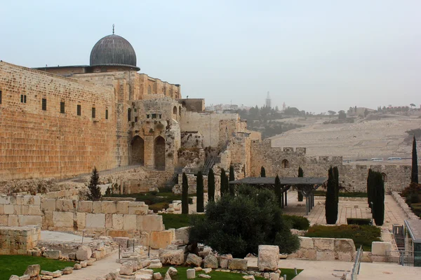 Cúpula de Al-Musalla Al-Qibli Al-Aqsa - la mezquita más grande de Jerusalén — Foto de Stock