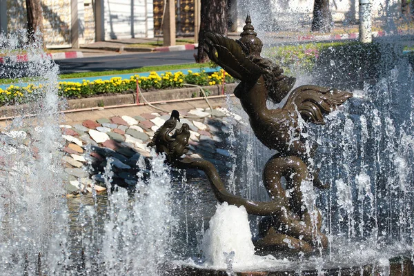 Bangkok Tailandia Noviembre 2019 Fuente Escultura Foso Alrededor Chitralada Royal — Foto de Stock