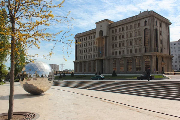 Baku Azerbaijan April 2017 Shiny Faceted Metal Sphere Heydar Aliyev — 图库照片