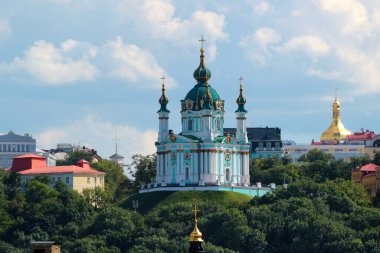 Ukrayna, Kiev 'deki Aziz Andrew Kilisesi, İtalyan mimar Bartolomeo Rastrelli tarafından tasarlandı ve 1754 yılında inşa edildi.