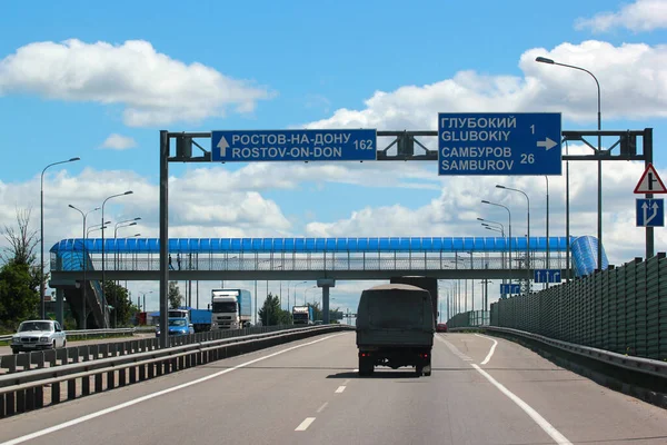 2016年6月11日 连接莫斯科 沃罗涅日 罗斯托夫 纳多努和克拉斯诺达尔的主要高速公路M Don的路标 — 图库照片