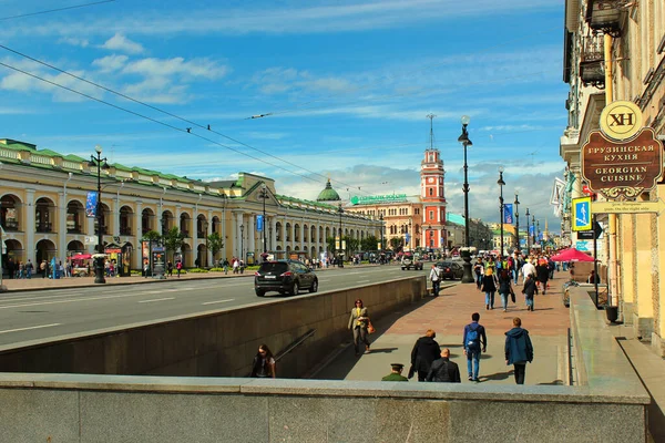 San Petersburgo Rusia Julio 2017 Busy Nevsky Prospect Calle Principal —  Fotos de Stock