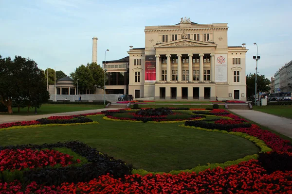 ラトビアのリガ 2017年7月10日 ラトビア国立歌劇場とバレエ劇場がリガ中心部に1863年にオープンしました — ストック写真