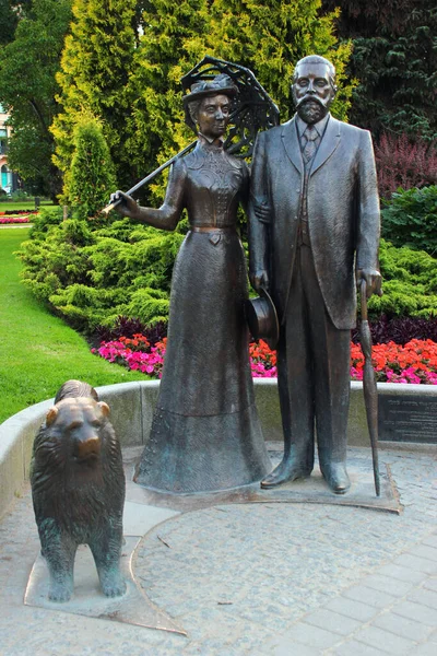 Riga, Letonya - 10 Temmuz 2017: George Armitstead anıtı, mühendis, girişimci ve Riga 'nın dördüncü belediye başkanı.