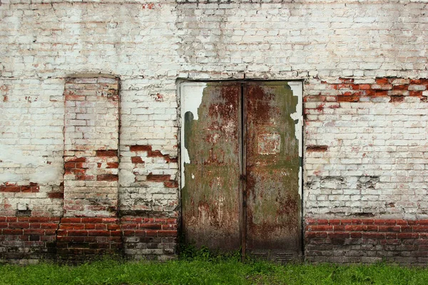 Vecchie Porte Metallo Sfaldamento Vernice Ruggine Cancelli Edifici Abbandonati — Foto Stock