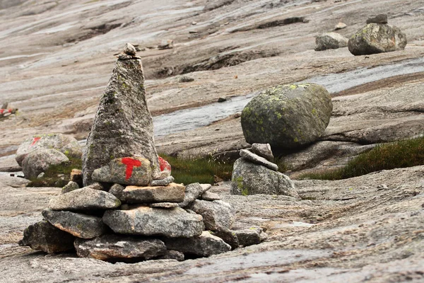 Cairn Pedra Caminho Montanha Kjerag Noruega — Fotografia de Stock