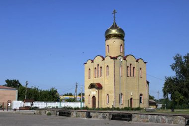 Chornobai, Ukrayna - 15 Ağustos 2021: Doğu Cherkasy Oblastı sınırları içindeki Zolotonosha bölgesindeki Chornobay köyündeki Büyük Şehit Aziz Barbara Kilisesi.