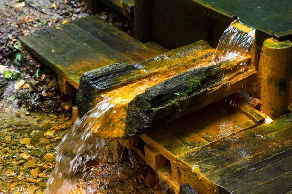 Muelle Mineral Con Agua Chalibeato Color Oxidado —  Fotos de Stock