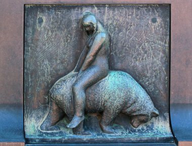 Oslo, Norveç - 26 Haziran 2018: Heykel çalışmaları ve Gustav Vigeland şık Park, popüler turizm Norveç başkenti sanatsal nesneler.