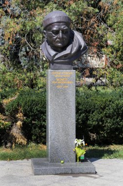 Cherkasy, Ukrayna - 15 Ağustos 2021: Ukrayna sınır muhafızı Tümgeneral İhor Momot 'un Anıtı ve Zelenopillya yakınlarındaki bir jet topçu saldırısında hayatını kaybeden Ukrayna Kahramanı .