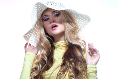 şapkalı güzel kız