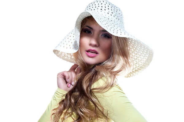 Vacker flicka i en hatt — Stockfoto