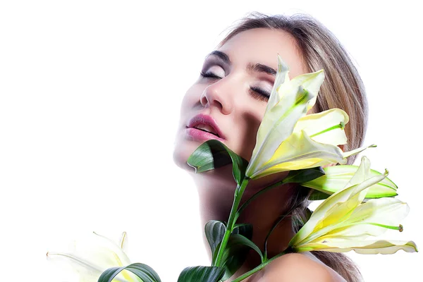 Женщина с цветами лилии — стоковое фото