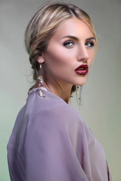 Portrait of beautiful blonde woman with jewelry. — Stock Photo, Image