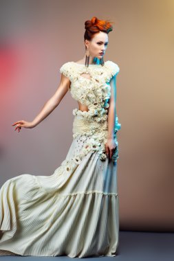 kadın profesyonel makyaj ile