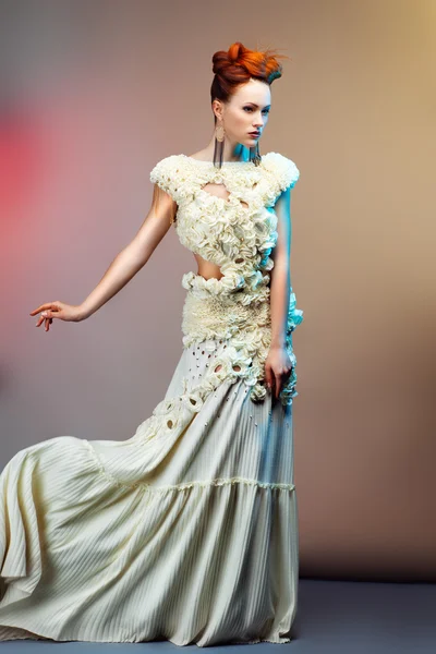 kadın profesyonel makyaj ile