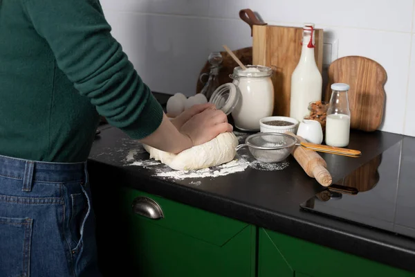 Masa Levadura Listo Para Hacer Bollos Caseros Está Sobre Mesa — Foto de Stock