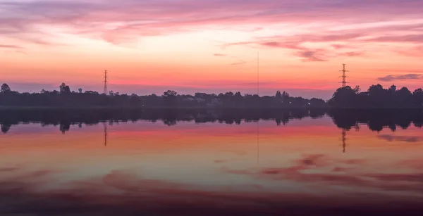 Huayyang reservoir with water reflection at sunset — Stock Photo, Image