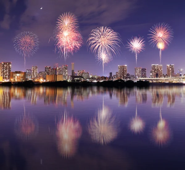 Fuochi d'artificio che festeggiano su Odaiba, Tokyo — Foto Stock