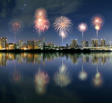Odaiba, Tokyo üzerinde kutluyor havai fişek