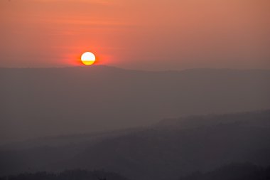 Dağı, gün batımı görünümü Pha Keb Tawan, Tayland