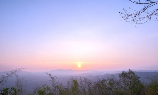 Pôr do sol com montanha, vista de Pha Keb Tawan, Tailândia — Fotografia de Stock