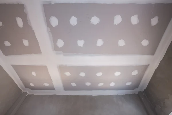 Gipskartondecke auf Baustelle - Stockfotografie: lizenzfreie Fotos