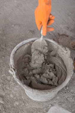 el mala ve kova ile harç inşaat sitesinde
