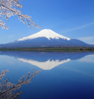 Mt.Fuji su yansıması Gölü Yamanaka, Japonya ile