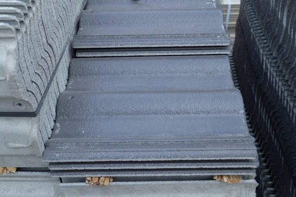 beton kiremit (gri renk) inşaat sahasında yığını