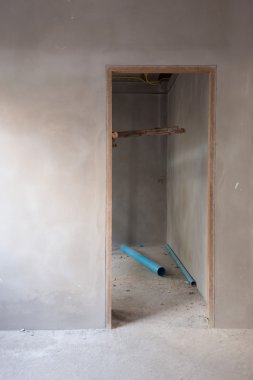 Yapısal kapı ve duvar konut, inşaat sitesinde