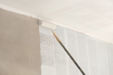 bir duvar boyama ve bezi ile tavan