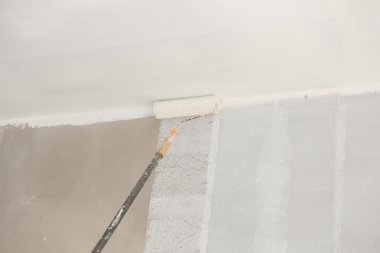 bir duvar boyama ve bezi ile tavan