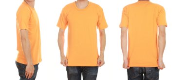 adam boş t-shirt ile 