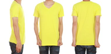 adam boş t-shirt ile 