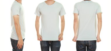 adam boş t-shirt ile 