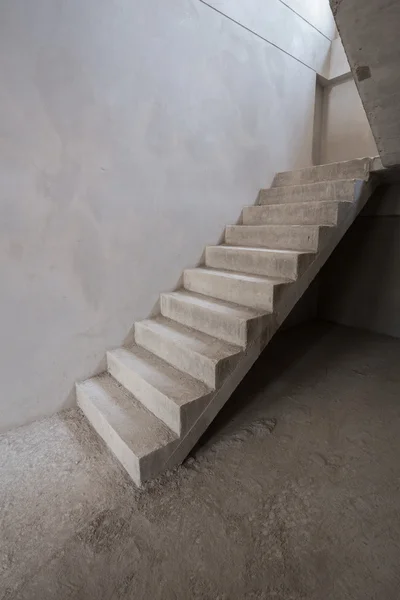 Escalier ciment structure en béton dans la maison résidentielle buildin — Photo