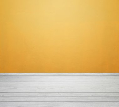 Oda iç sarı beton duvar ve Beyaz ahşap zemin ile