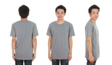 adam boş t-shirt ile 