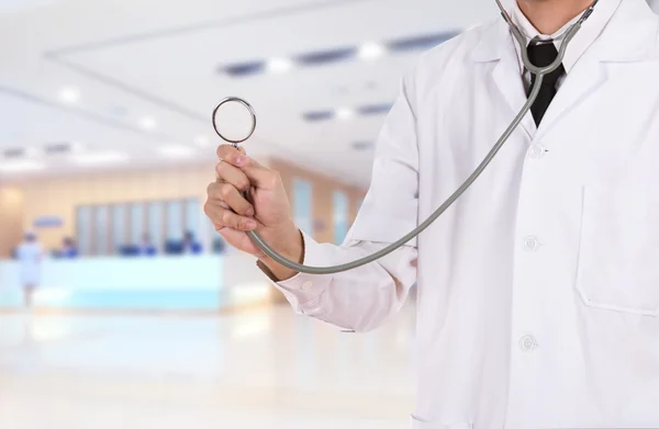 Doctor with stethoscope in hospital — Stock Photo, Image