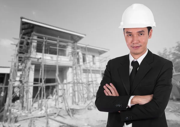 Mérnök, a sisak a karba, ház építési backgro — Stock Fotó