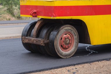 Asfalt yol, pnömatik tekerlekli silindir Kompaktör