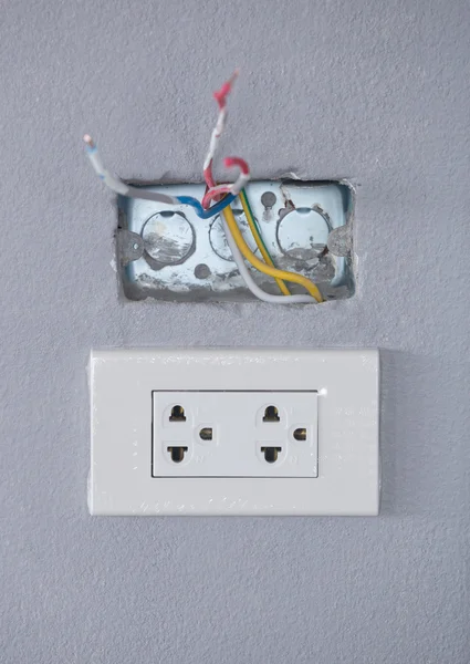 Novo soquete de parede elétrica com placa de parede — Fotografia de Stock