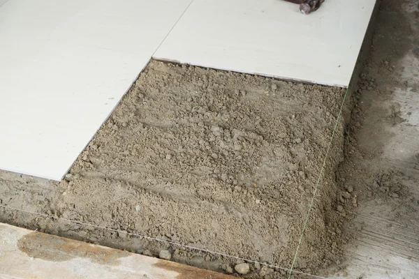 홈 개선, 타일 작업에 대 한 시멘트 박격포 — 스톡 사진