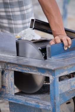 İşçi kesim alüminyum değirmeni bıçak ile