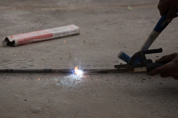 Welder working a welding metal. — Stock Photo, Image