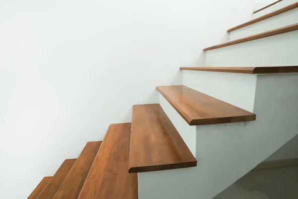 Escaleras de madera en casa —  Fotos de Stock