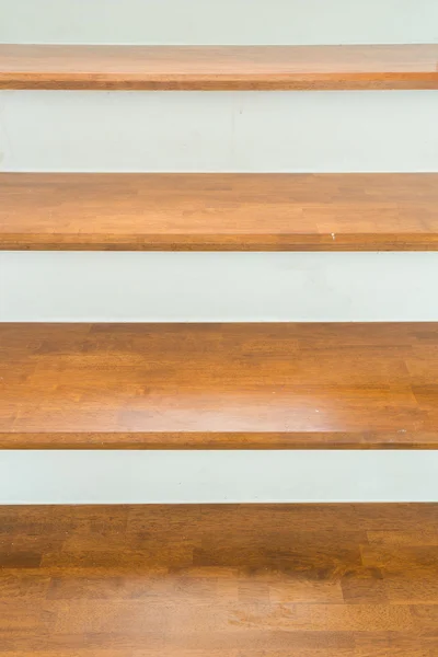 Escadas de madeira em casa — Fotografia de Stock
